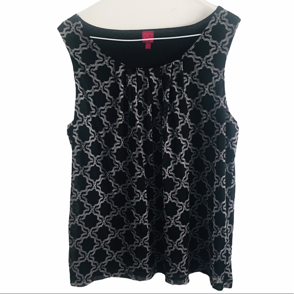 212 Black / White Sleevless Blouse